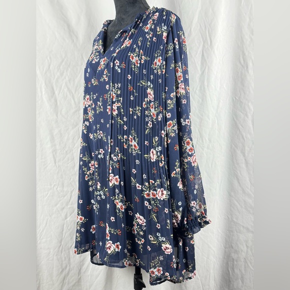 Time & Tru Plus Size Pleated Long Sleeve Fully Lined Floral Dress - Picture 2 of 4